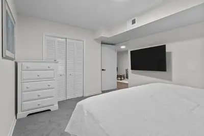 Image de Chic & Comfy Stay • Close to Everything