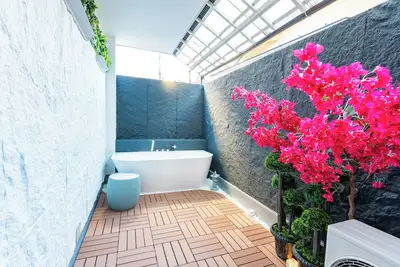 Image de Lrge New Luxury Designed Home 1 Minute walk to Train Station 6 Min Ride to Namba