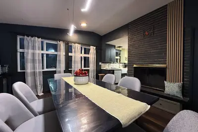 Image de Updated 3br Home – Quiet, Comfortable Stay with Luxury Master & Spa Shower