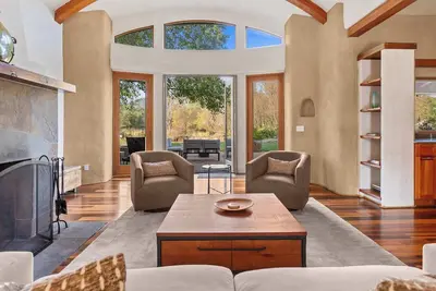 Image de Elegant Cobb House w/ Spa | Pond | Chef Kitchen
