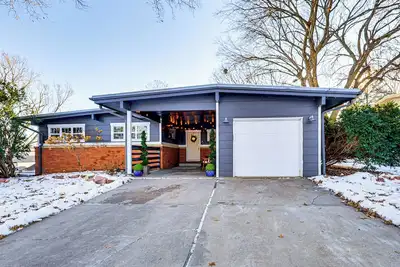 Image de Spacious & Family Friendly! Lincoln Home Near Dtwn