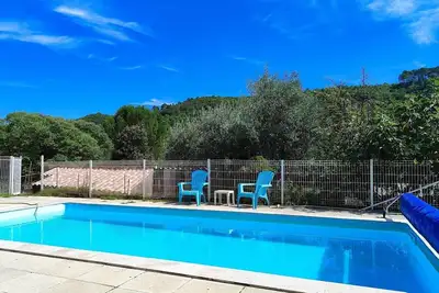 Image de Maison de charme avec piscine.