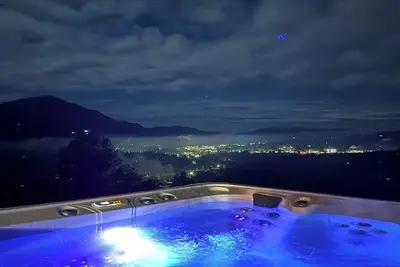 Image de New Listing! ! ! The Corner views w/ jacuzzi near Yosemite National Park/Bass Lake