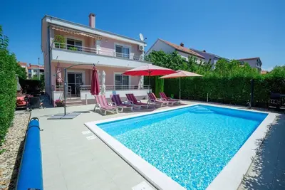 Image de Séjour de luxe, piscine et jardin privés