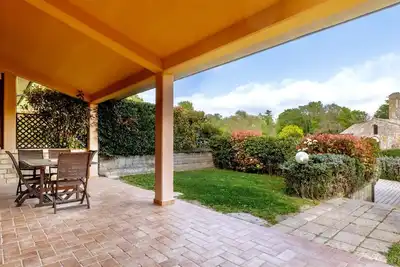 Image de Villa of approximately 150 m2 located on the ground floor and on two levels with air conditioning, independent heating and wi fi line. Composed of a large living room with independent equipped kitchen, fridge, microwave oven, toaster, sofa and satellite t