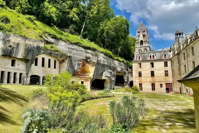 Image de Spa et ferme riveraine Wellbeing France. Détendez-vous, évadez-vous