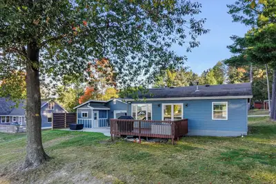 Image de StoneLedge Lake Sauna&Spa\nCozy 2-Bed, 1-Bath lakeside retreat on StoneLedge Lake