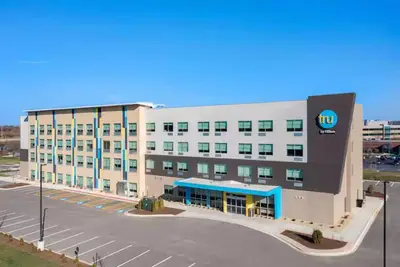 Image de Near Morton Arboretum | Free Breakfast + Pool