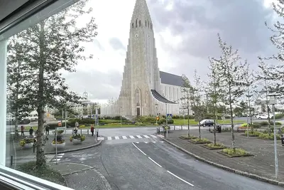 Image de Modern apartment downtown Reykjavik w. private parking, Great Location!