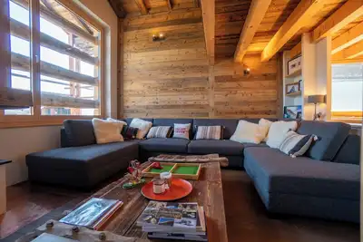 Image de Ancien mazot rénové sur 3 étages situé en plein coeur du village de Gryon.