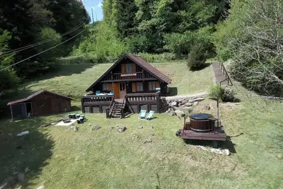 Image de Cozy Mountain Chalet with Hot Tub