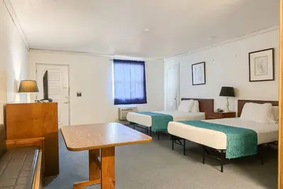 Image de Perfect Haven for Exploring Outdoors | Buck Knob Peak Nearby | 4 Units