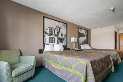 Image de Roadside Comfort Stop, Easy Highway Access | Near Bloomington & Peoria