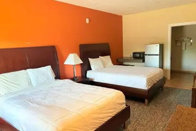 Image de Gonzales Family Hub | Spacious Rooms, Modern Perks & Easy Access | 4 Units