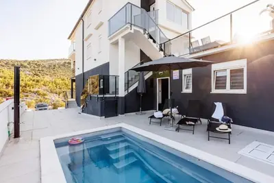 Image de Villa familiale sereine sur la côte de Rogoznica