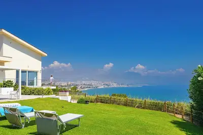 Image de Spacious 4-bedroom Luxury Villa with Direct Sea Access in Sciacca