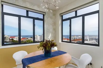 Image de 2 Bed Bantry Bay | City and Sea View | 100m to Beach