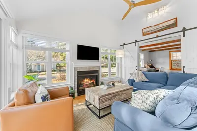 Image de Coastal comfort near beaches and walking distance to Harwich Port!