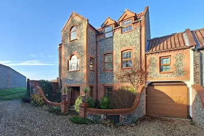 Image de 5 Bed in Holt (oc-b34435)