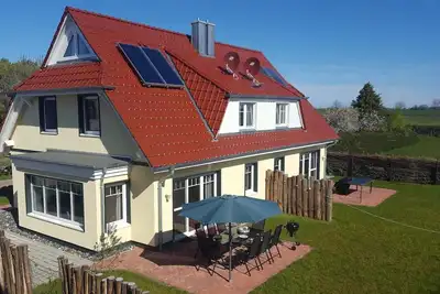 Image de Maison de vacances Kranichnest avec vue sur le lac, terrasse privée, sauna et Wi-Fi