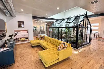 Image de Zen Magic 3-bedroom 4-King Bed house-Indoor Green House- in delightful Bluffdale