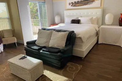 Image de A wonderful home perfectly located in charming Oceanside close convenience