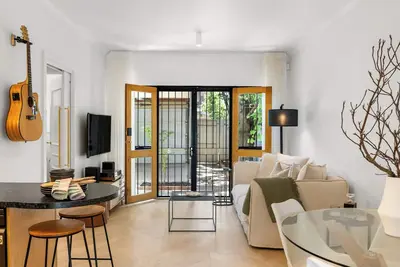 Image de East on King Minutes to Dining Parklands and Cbd