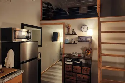 Image de The Doohickey - A Tiny Apartment in the Woods