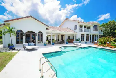 Image de Villa Incanto: Ocean Estate w/Pool + Beach Access in West Bay