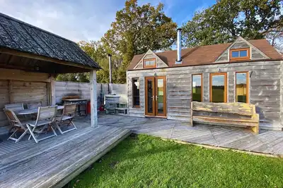 Image de Tinywood Three, dog friendly with hot tub, sleeps up to eight people in Warwick