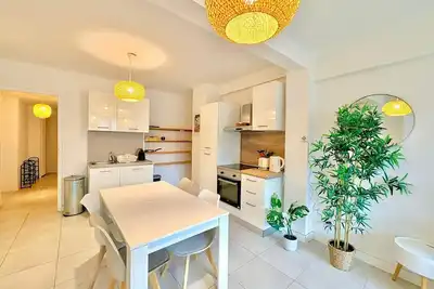 Image de Le Colbert - Balcon, 4 chambres, 4 salles de bain