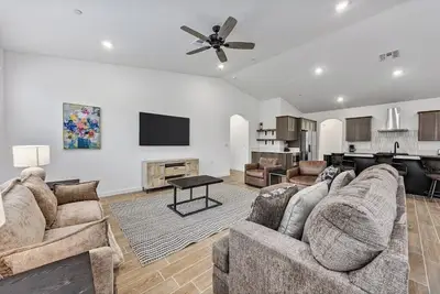 Image de Private Bakersfield Getaway Near Downtown & Parks!