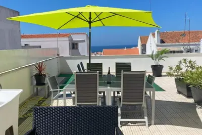 Image de Appartement 'Sunset House Nazaré' avec vue sur mer, terrasse privée et Wi-Fi