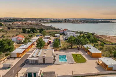 Image de Maison confortable à Privlaka avec piscine chauffée