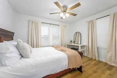 Image de Contemporary Cozy Bungalow, 3 Bedroom, 1 Bathroom in East Wichita.