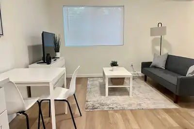 Image de Adorable & Affordable Seattle Studio with Utilities Included