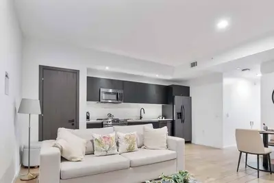 Image de Mvr - Walkable Downtown Gem with  Breathtaking Views!