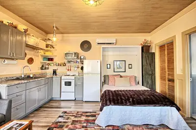 Image de The Cottage Downtown!