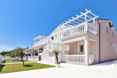 Moderne Ferienwohnung mit jacuzzi by Interhome