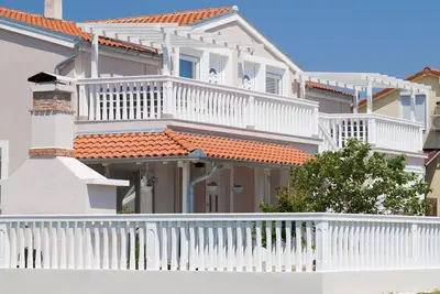 Ema Red mit Jacuzzi by Interhome