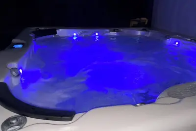 Image de Guest House with private Gate Near Downtown Durham Peaceful 2-bedroom 2 Bathroom