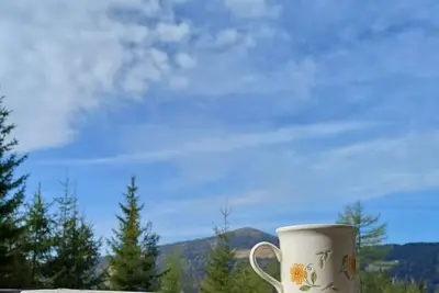 Image de Gemütliche Almhütte direkt im Skigebiet by Interhome