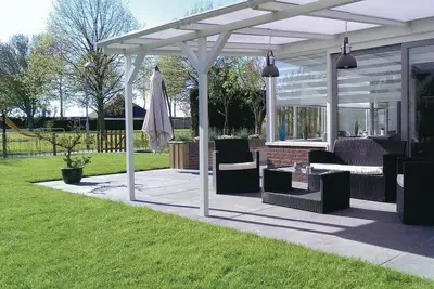 Image de \"Buurtweg213\" mit Schwimmbad by Interhome