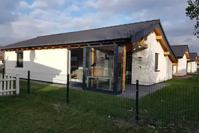 Image de N3 Charmantes eingezäuntes Ferienhaus mit Garten by Interhome
