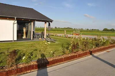 Image de G13 Ferienhaus mit Garten und Fahrradschuppen by Interhome
