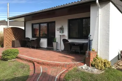 Image de E13 Ferienhaus mit Garten, Terrasse und Deichbli by Interhome