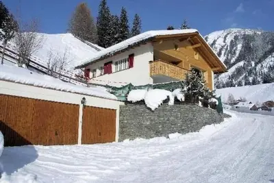 Image de Cosey Family Chalet mit herrlichem Alpenblick by Interhome