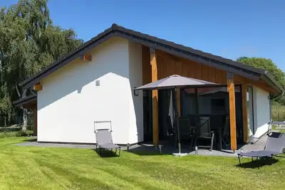 Image de N8 Eingezäuntes Ferienhaus in Eckwarderhörne by Interhome