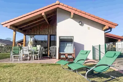 Image de M1 Ferienhaus mit Garten, Terrasse und Carport by Interhome