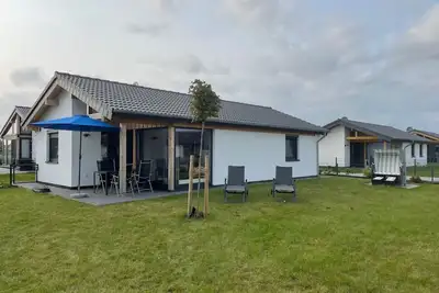Image de G22 Haus mit Garten, Strandkorb und Grillkamin by Interhome